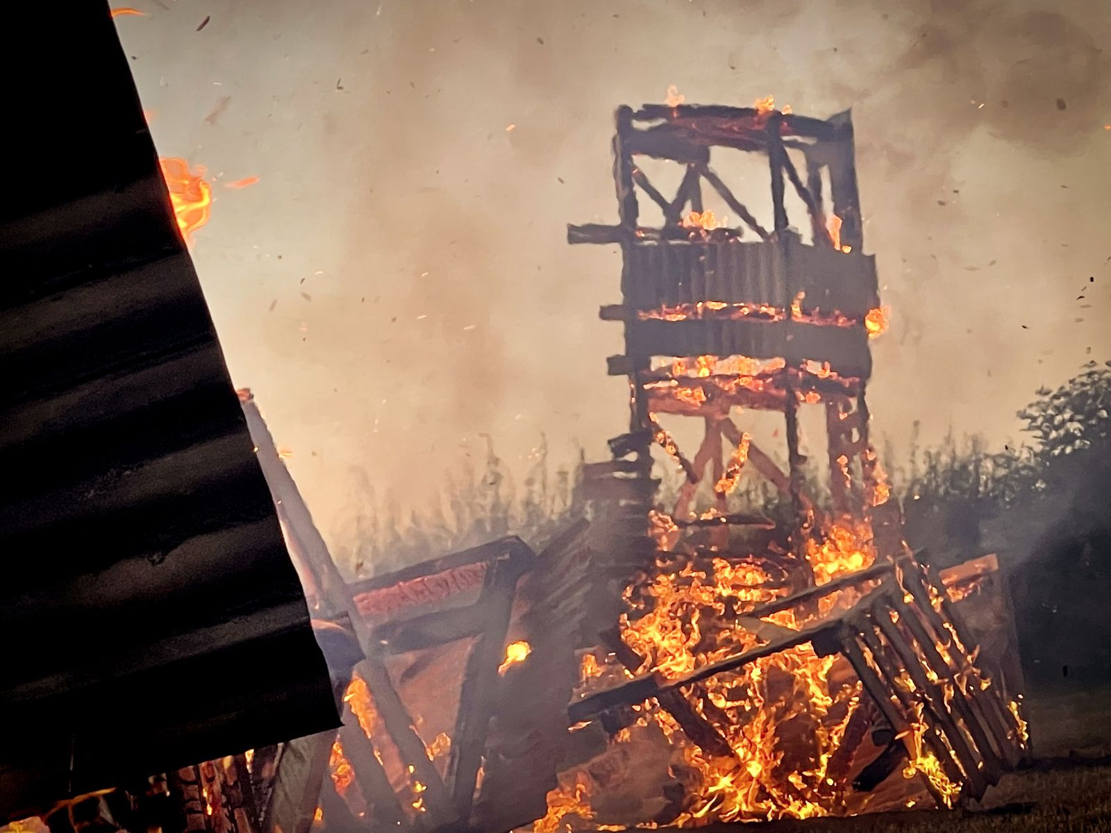 Tour de palettes en feu